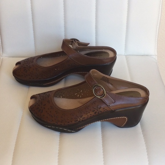 EUC Solesenseabilty 8M Brown Cognac Peep Toe Clog Shoe - Picture 4 of 16